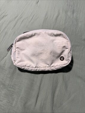lululemon athletica light gray/white pouch